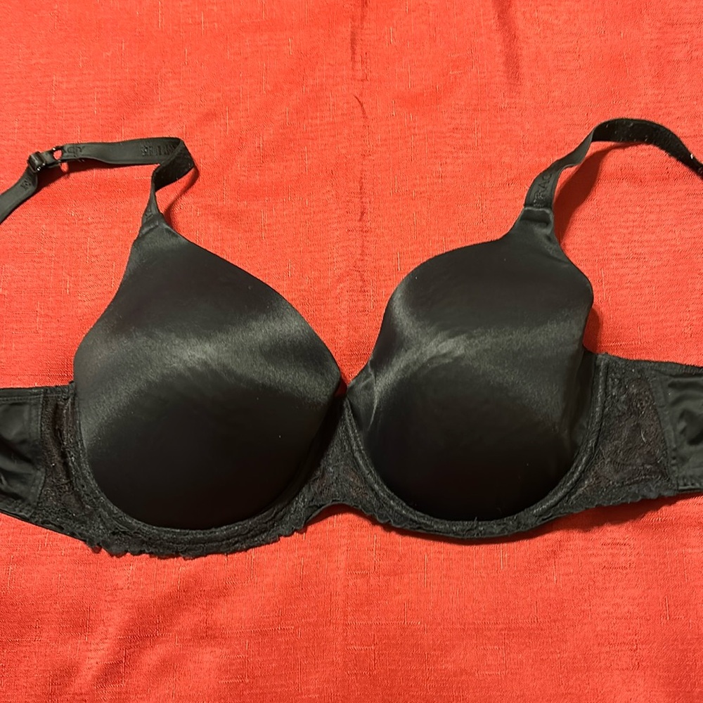 Black Ellen Tracy Bra 42C with underwire.